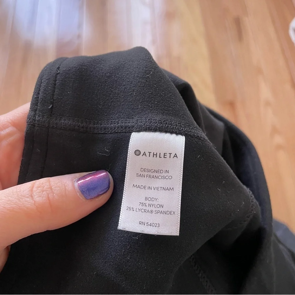 Athleta Black Niyama 7/8 Length Laser Cut Side Pockets Leggings 353777 EUC S